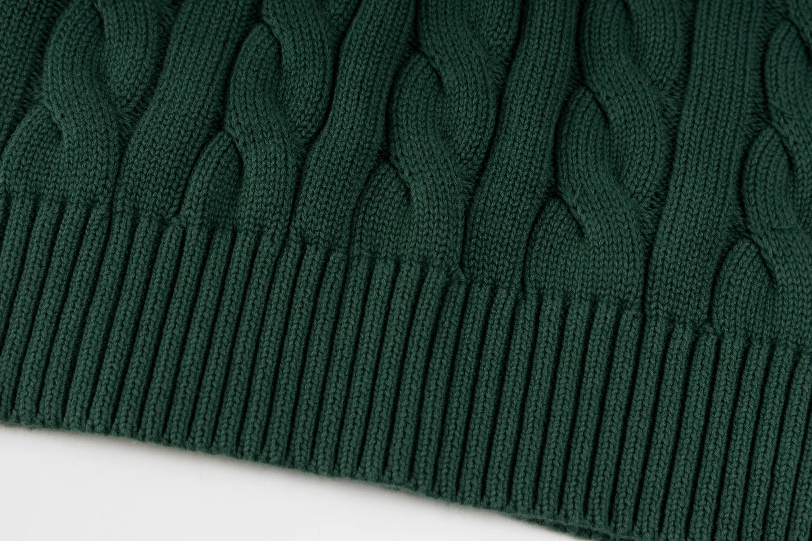 P220 #R91 RALPH LAUREN Ralph Lauren fourteen colors classic small label embroidery round neck pullover cable cardigan sweater men's top, high-density LOGO embroidery on the chest, original customization of tag accessories. Made of pure cotton yarn, pure cotton is skin-friendly and comfortable, small label war horse embroidered twist button round neck sweater 🐎 high quality, follow the blogger to learn how to wear it! Let’s buy a Ralph Lauren cable sweater. It’s a super hard-to-find series after it became popular. It’s hard to find one on the official website. It’s simple and practical to wear, with a lazy and loose feel. The thickened fabric has more texture, feels soft and delicate, and has a loose fit. Whether worn alone or layered, you can wear different styles of fashion with just one piece!   Size：XS S M L Sleeve length: 59/60/61/62/63